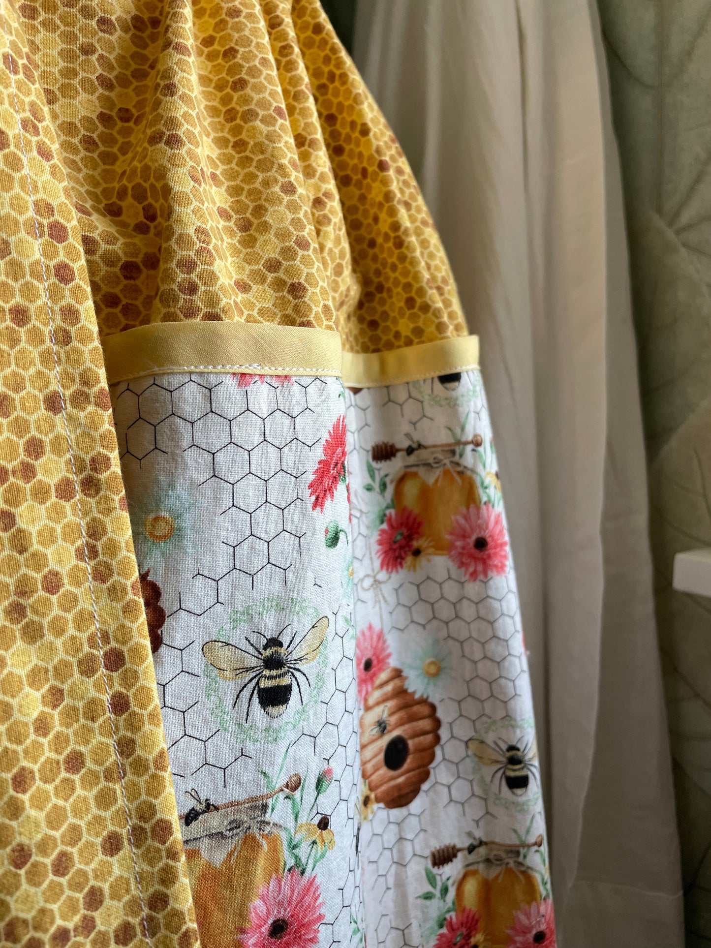 Honeycomb: Gatherer's Apron